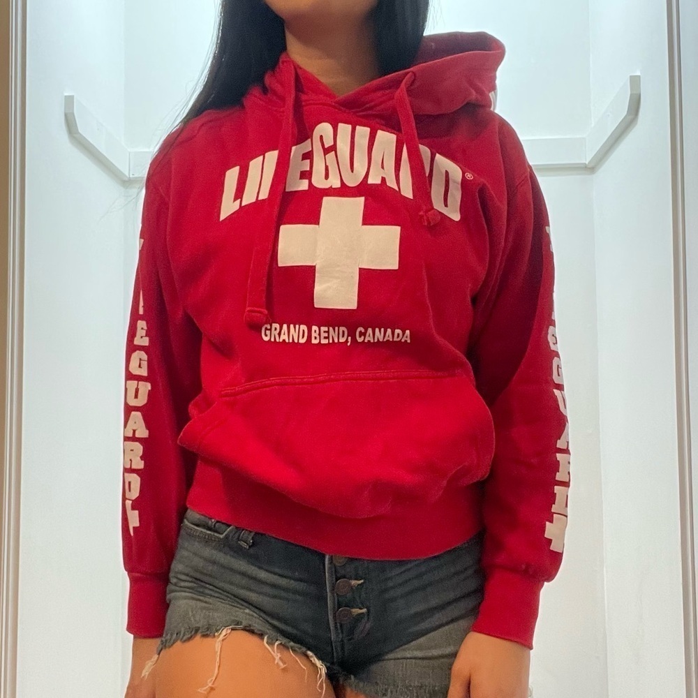 🚨🏖️ Women’s Lifeguard Hoodie – Size Medium 🏖️🚨